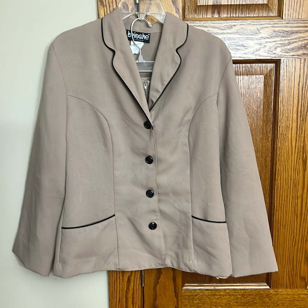 2/$15 Brioche California size 13-14 tan with black trim. Excellent condition